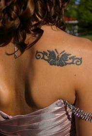 Adolescente traseiro patrón tatuaxe de vide de bolboreta negra