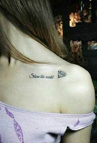 Mala svježa slika tetovaže pogodna za djevojčicu