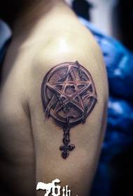 Erkek kol popüler klasik pentagram dövme deseni