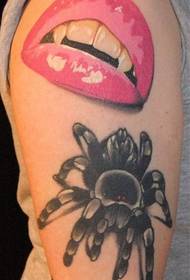 Vyriškos rankos gražus lūpų tatuiruotės raštas
