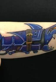 Boy arm skilder kreatiewe masjinerie haai tattoo foto