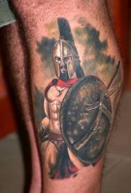 Kājas nokrāso reālistisku Spartas karavīra tetovējuma modeli