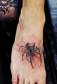 Tatuaggio di ragno di moda folle