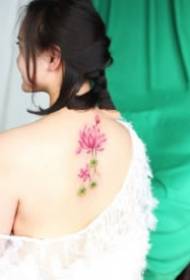 Skup slika ružičastih cvjetnih tetovaža za djevojčice