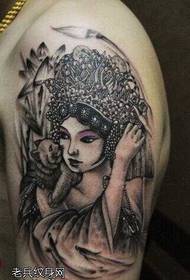 Patrón de tatuaje de flor de brazo