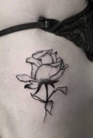 Ninggali siséng dina garis hideung sketsa poék téknik tandang gambar kembang mawar geulis