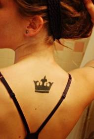 Chica de vuelta hermosa corona tatuaje patrón