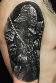 Boys Arms on Black Grey Sketch Sting Tips Imagen creativa del tatuaje del guerrero