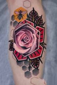 9 fotos de hermosos tatuajes de rosas que a las mujeres les gustan mucho