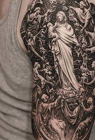 Sötét szürke, realisztikus tetoválásmintázat Dmitrijtól