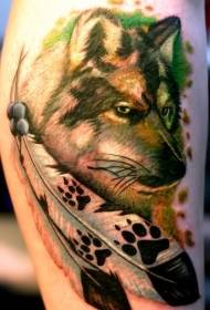 Bellissimo modello di tatuaggio piuma testa di lupo colorato
