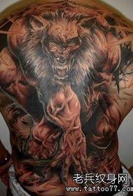 Manlig rygg dominerande cool varulv tatuering mönster