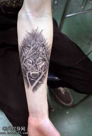 Arm graswolf tatoeëringspatroon