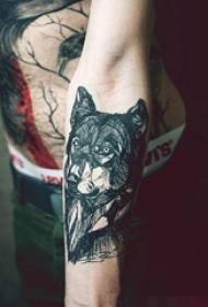 Modello di tatuaggio animale lupo bianco e nero linea astratta pungiglione