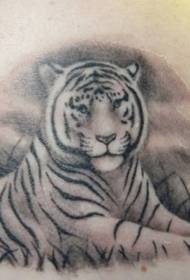 naravnega videza zelo realističen vzorec tetovaže belega tigra