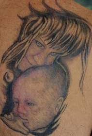 Ŝultra griza patrino kaj infano portretita tatuaje