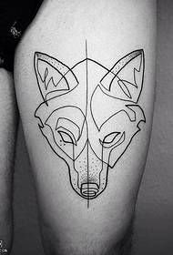 Modèle de tatouage loup ligne cuisse