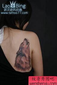 pola tato serigala: pola tato kepala serigala bahu