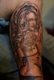 Braț model real tatuaj fată sexy