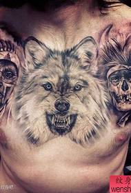 Patrón frontal macho arrogante patrón de tatuaxe de cabeza de lobo branco e negro