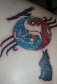 Yin ja Yang juoru susin ja kotkan tatuointikuviolla