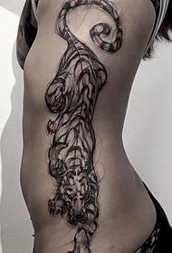 Patrón de tatuaxe de estilo moderno abstracto áspero
