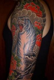 Didelės rankos spalvoto bijūno ir baltojo tigro tatuiruotės raštas