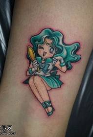 Tatuaggio della bambina del fumetto sulla caviglia