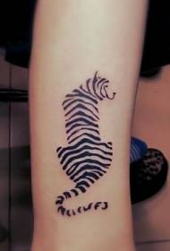 vasikka yksinkertainen musta tiikeri tatuointi malli