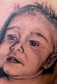 Pikku vauva realistinen muotokuva tatuointi malli