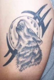 Hanya baki launin toka Wolf tattoo wolf tare da tattoo wata