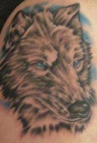 Kepala serigala abu-abu kanthi pola tato mata biru