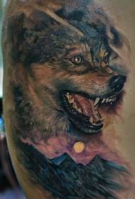 Personifierad varg totem tatuering