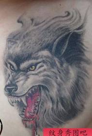 modello tatuaggio lupo: modello tatuaggio testa di lupo sangue goccia petto