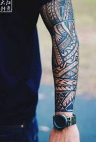 I-Totem tattoo-elula kunye nobuchule beTatoo eSebenzisa iMisipha kunye neTotem