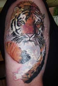 слика рамена у боји тетовирана тигрова тетоважа