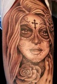 Rankos pilkos spalvos rašalo mirties deivės rožės tatuiruotės modelis