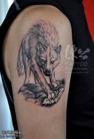 Modèle de tatouage de loup de bras