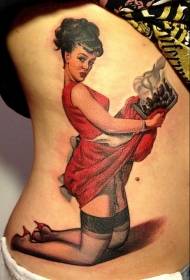 Modeli i tatuazhit të vajzave me pantallona të kuqe të pikturuar me skaj të kuq