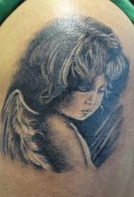 Реалистичен модел на татуировка на малко ангелче
