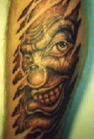 Evil klloun dhe lëkurë model i shqyer tatuazh