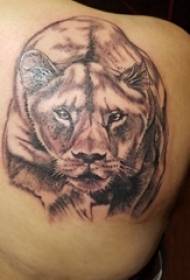 肩の上の女の子黒灰色のポイントとげシンプルなライン小動物虎タトゥー画像