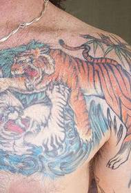Shoulder tiger fight tattoo pattern