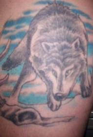 Padrão de tatuagem de lobo e céu azul