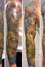 Ghibli Studio është një tatuazh nga filmi vizatimor i Hayao Miyazaki