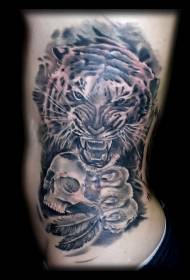 I-tiger kunye ne-skull emnyama ye-rib rib tattoo