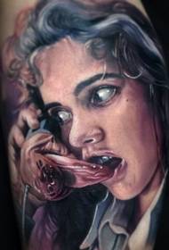 Patas realista de tatuaxe de filla de terror