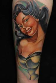 Padrão de tatuagem morena sedutora de cor de braço