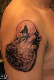 Modèle de tatouage de tête de loup de bras