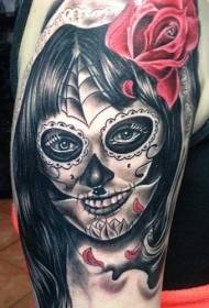 Modello di tatuaggio rosa rossa raccapricciante morte nera ragazza
